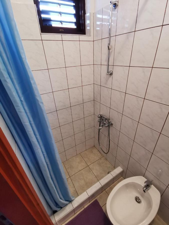 Apartmani Mate Vrban Karlobag Buitenkant foto