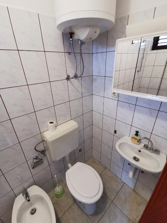 Apartmani Mate Vrban Karlobag Buitenkant foto