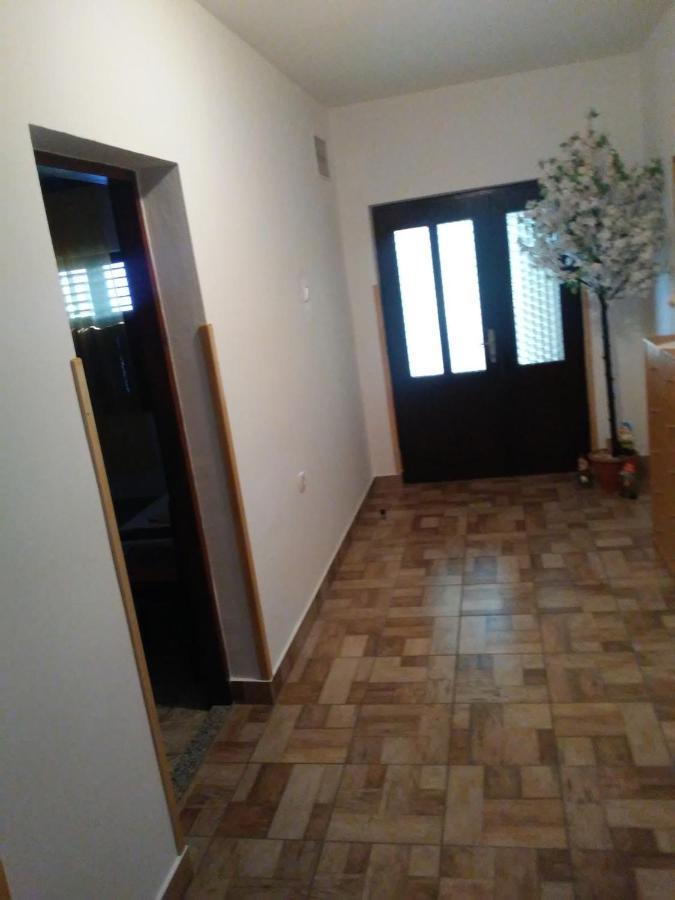 Apartmani Mate Vrban Karlobag Buitenkant foto