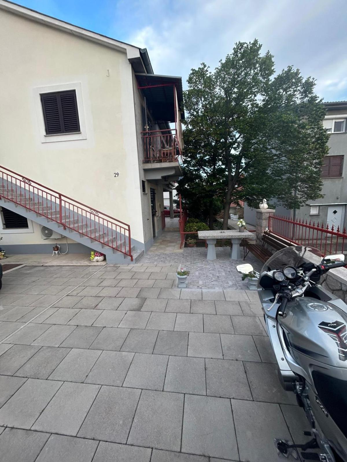 Apartmani Mate Vrban Karlobag Buitenkant foto