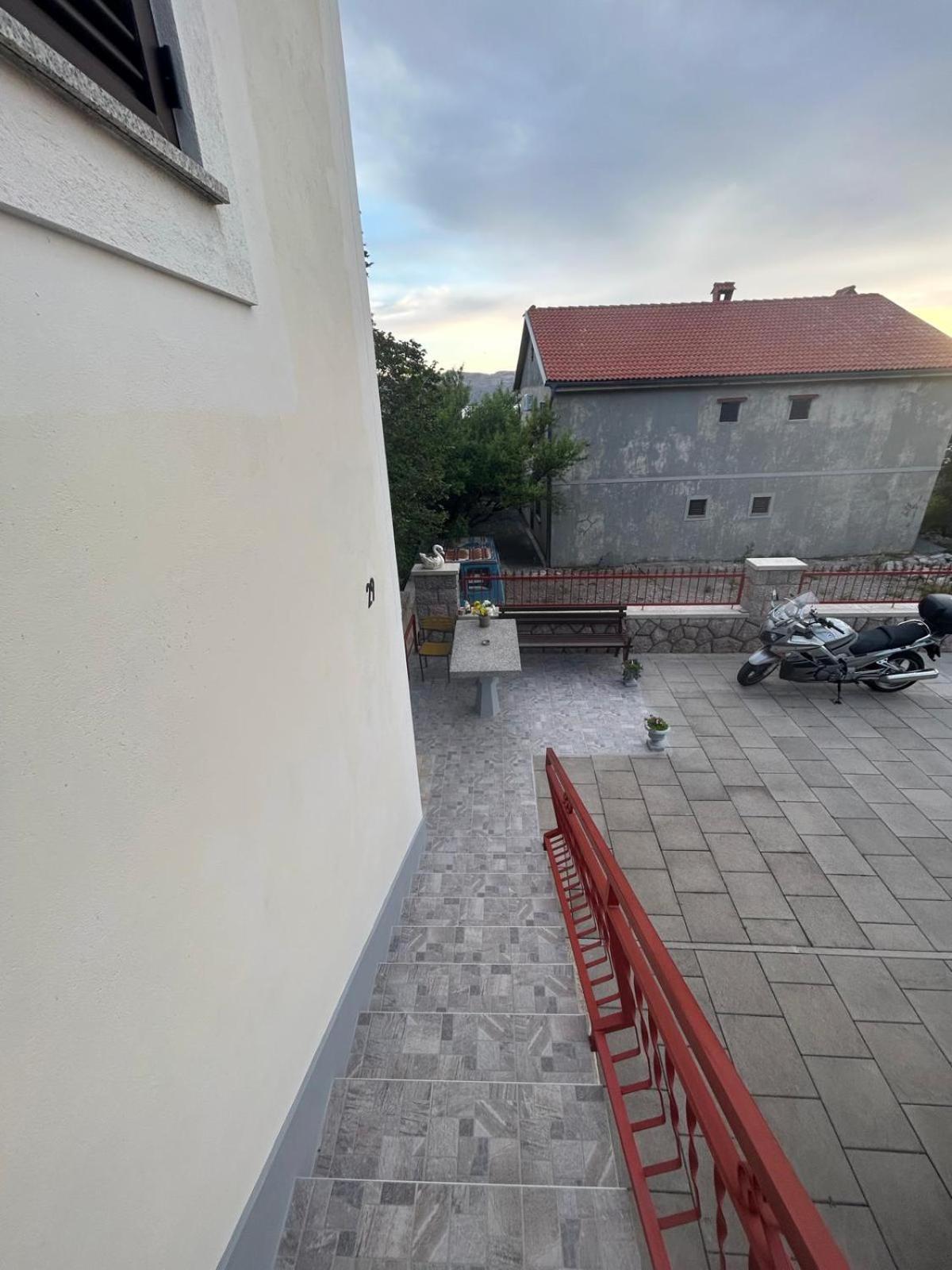 Apartmani Mate Vrban Karlobag Buitenkant foto