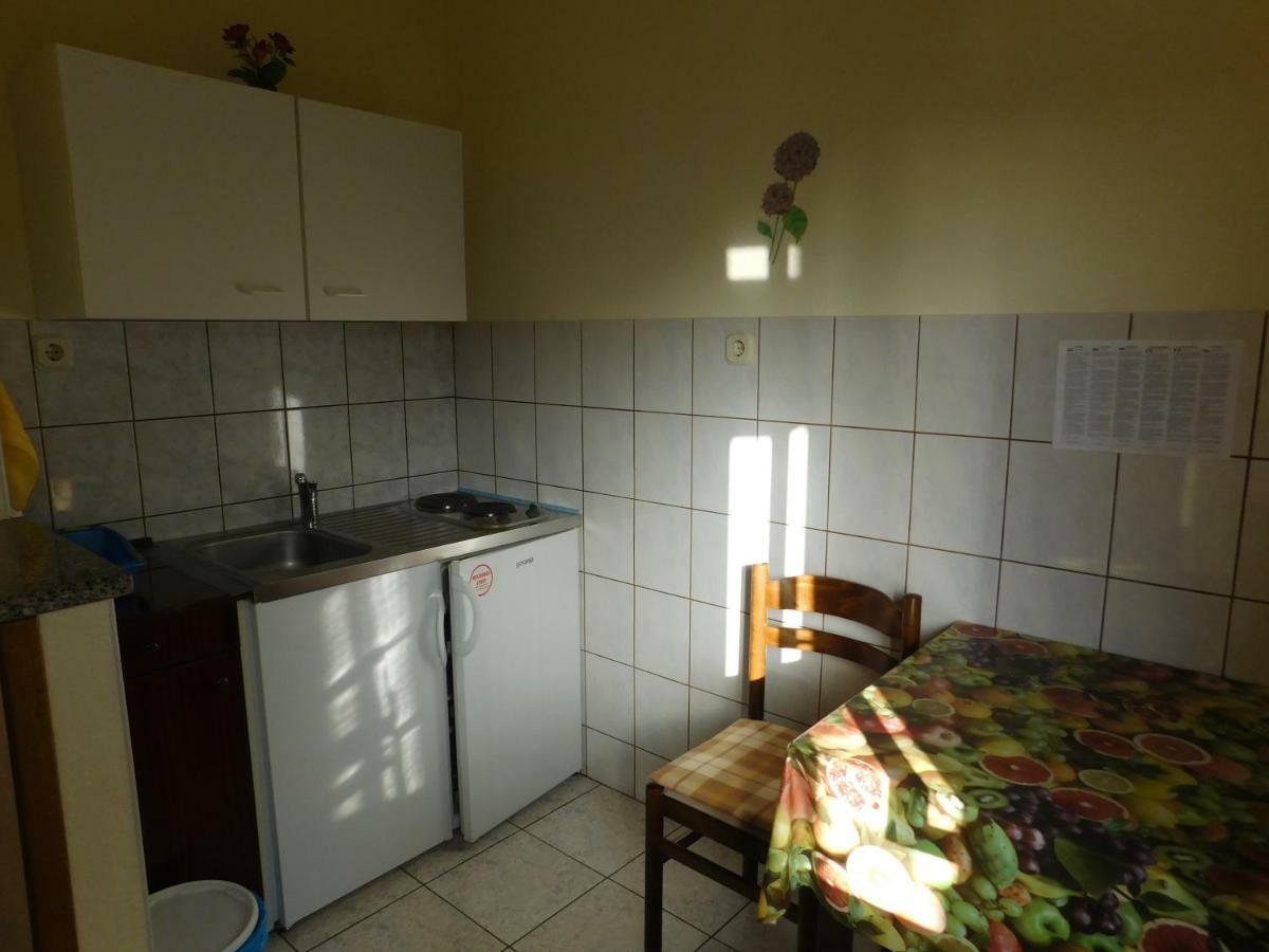 Apartmani Mate Vrban Karlobag Buitenkant foto