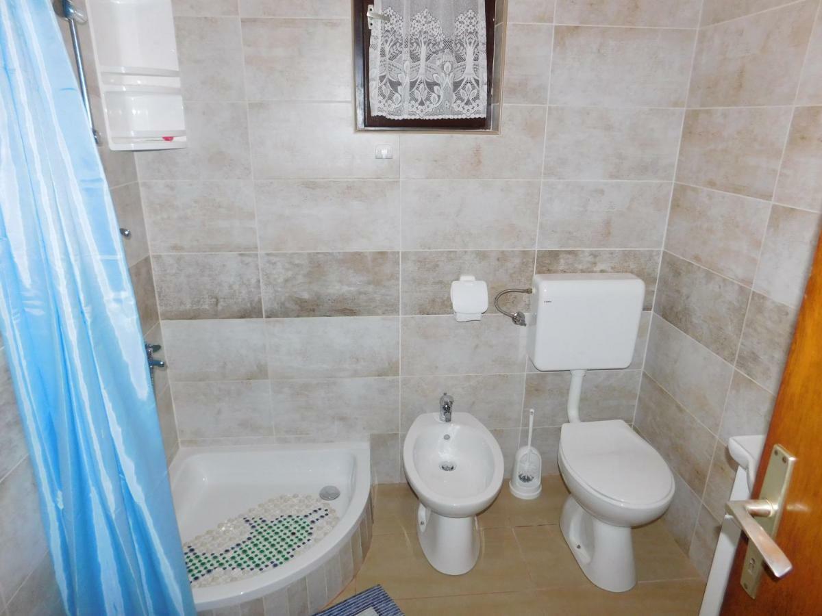 Apartmani Mate Vrban Karlobag Buitenkant foto