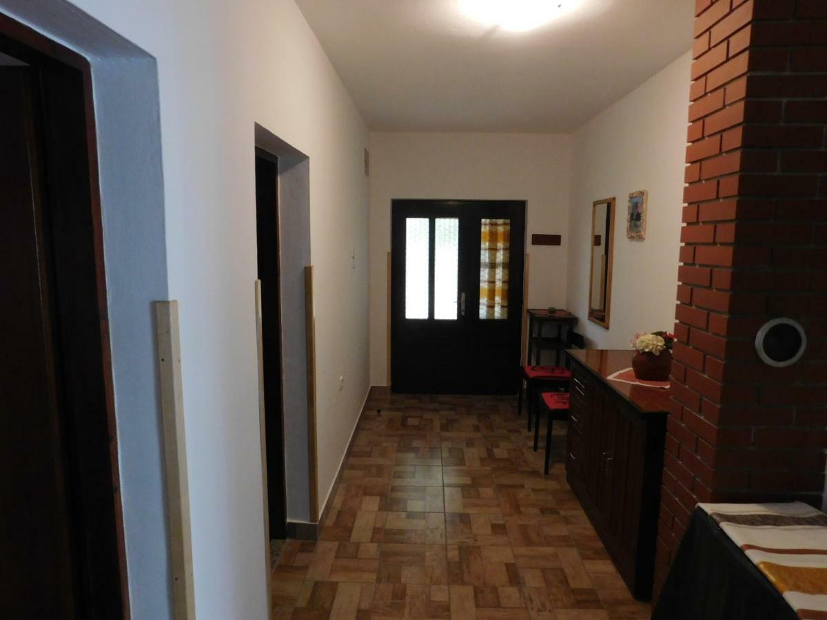 Apartmani Mate Vrban Karlobag Buitenkant foto